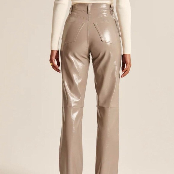 NWT - Abercrombie & Fitch - Curve Love Patent Leather 90s Straight Pant - Size 2 - Picture 2 of 4